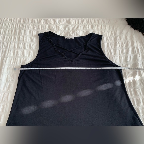 BOMBOM Black Sleeveless Top with Crisscross Detail - Picture 9 of 16